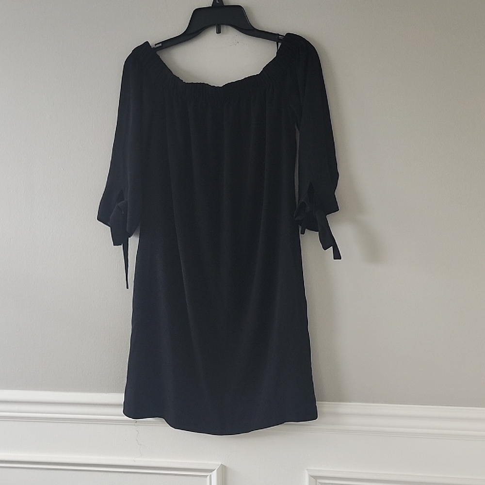 Vince Camuto Black Off-Shoulder Long Sleeve Womens Size 6 "Little Vlack Dress"